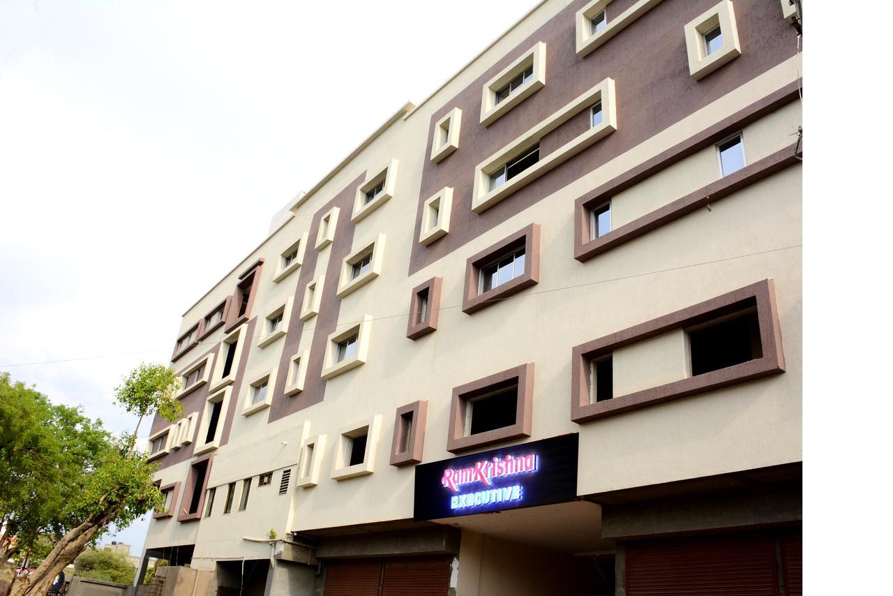 Hotel Ramkrishna Executive Bārsi Exterior foto