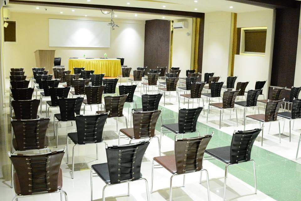 Hotel Ramkrishna Executive Bārsi Exterior foto