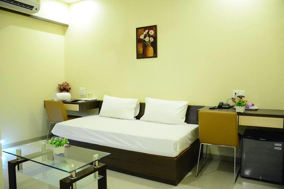Hotel Ramkrishna Executive Bārsi Exterior foto